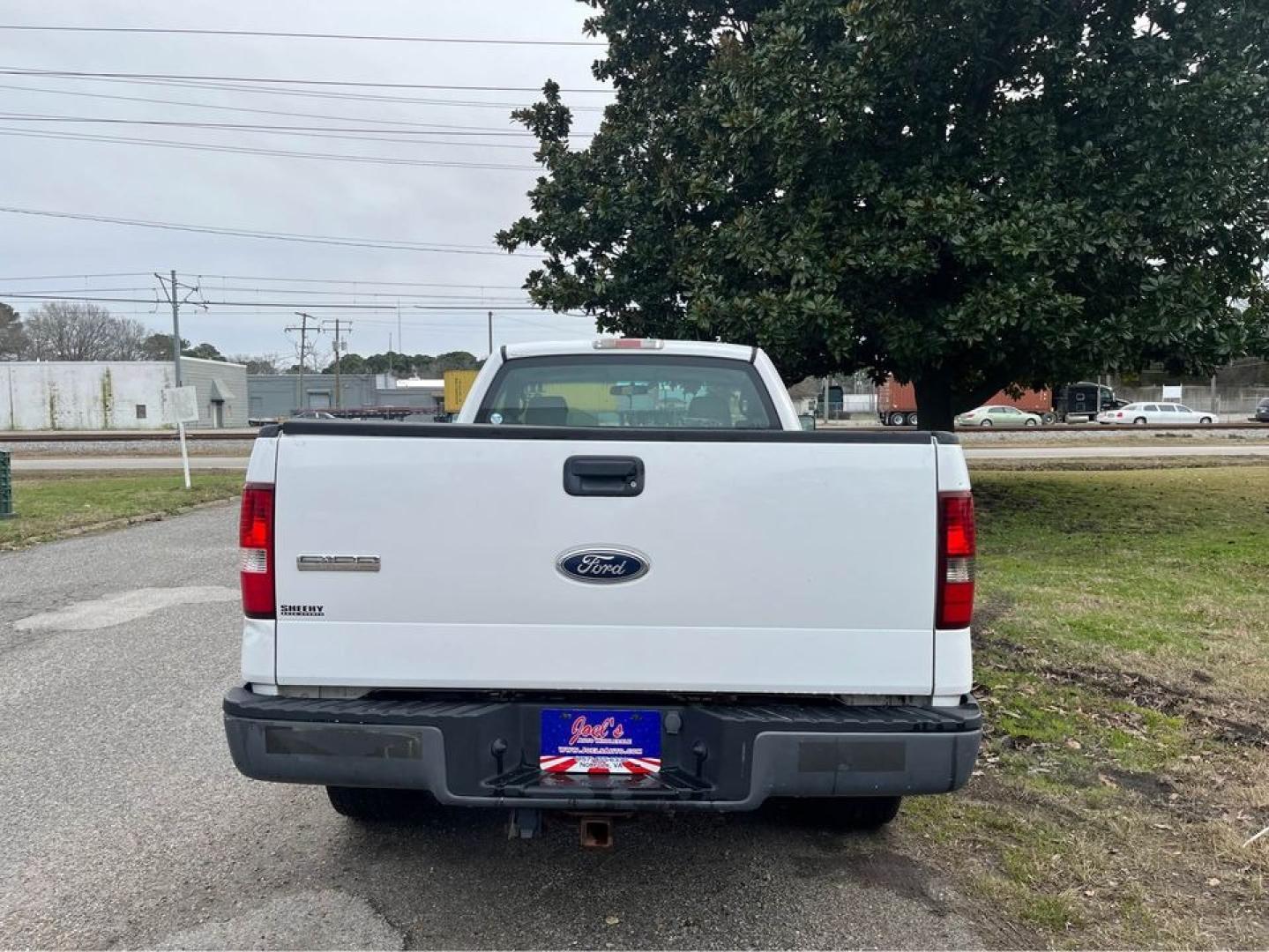 2005 WHITE /Grey Ford F-150 XL (1FTRF12W75N) with an 4.6 V8 engine, Automatic transmission, located at 5700 Curlew Drive, Norfolk, VA, 23502, (757) 455-6330, 36.841885, -76.209412 - Photo#5